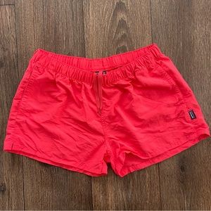 Patagonia Bright Pink Barely Baggies 2.5” shorts Size L